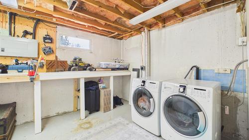 1819 2Nd Street, Cranbrook, BC - Indoor Photo Showing Laundry Room
