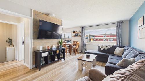 1819 2Nd Street, Cranbrook, BC - Indoor Photo Showing Living Room