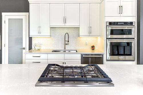 1-6267 Sundstrom Court, Peachland, BC - Indoor Photo Showing Kitchen With Double Sink With Upgraded Kitchen