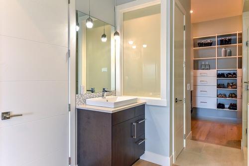1-6267 Sundstrom Court, Peachland, BC - Indoor Photo Showing Bathroom