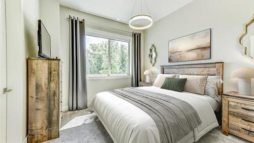 1-6267 Sundstrom Court, Peachland, BC - Indoor Photo Showing Bedroom
