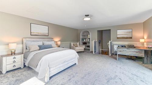 1-6267 Sundstrom Court, Peachland, BC - Indoor Photo Showing Bedroom