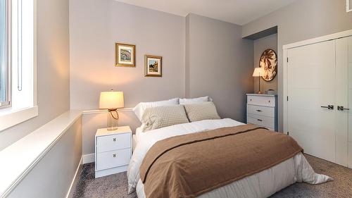 1-6267 Sundstrom Court, Peachland, BC - Indoor Photo Showing Bedroom