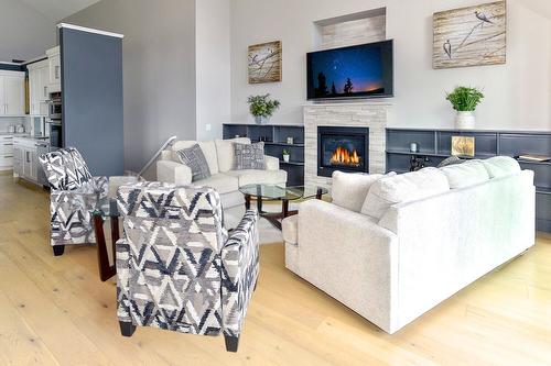 1-6267 Sundstrom Court, Peachland, BC - Indoor Photo Showing Living Room With Fireplace