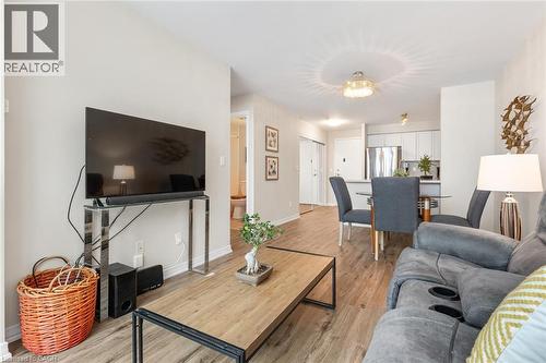 2565 Erin Centre Boulevard Unit# Ph7, Mississauga, ON - Indoor Photo Showing Living Room