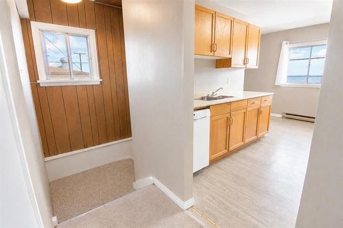 3 bedroom income suite - 67 Park Avenue, Lac Du Bonnet, MB 