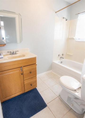 4 pc bath - 67 Park Avenue, Lac Du Bonnet, MB 
