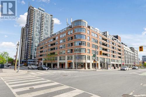 609 - 5 Rosehill Avenue, Toronto, ON - Outdoor With Facade