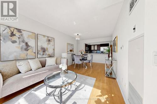 609 - 5 Rosehill Avenue, Toronto, ON - Indoor Photo Showing Living Room