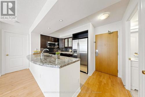 609 - 5 Rosehill Avenue, Toronto, ON - Indoor Photo Showing Kitchen With Upgraded Kitchen