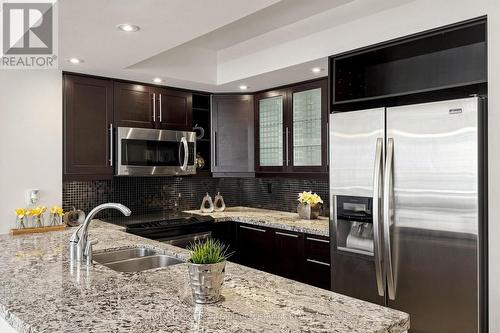 609 - 5 Rosehill Avenue, Toronto, ON - Indoor Photo Showing Kitchen With Stainless Steel Kitchen With Double Sink With Upgraded Kitchen