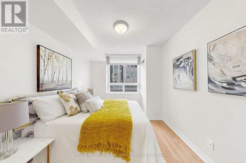 609 - 5 Rosehill Avenue, Toronto, ON - Indoor Photo Showing Bedroom
