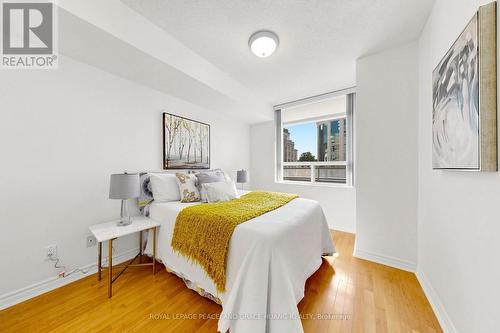609 - 5 Rosehill Avenue, Toronto, ON - Indoor Photo Showing Bedroom