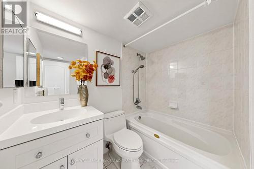 609 - 5 Rosehill Avenue, Toronto, ON - Indoor Photo Showing Bathroom