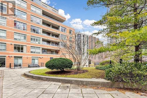 609 - 5 Rosehill Avenue, Toronto, ON - Outdoor With Balcony