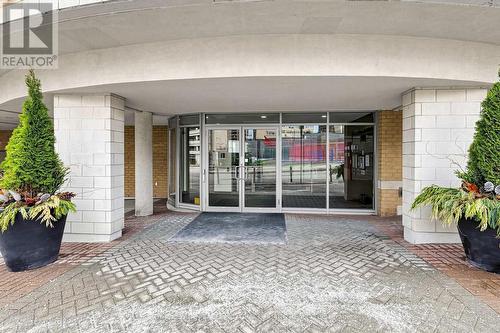 609 - 5 Rosehill Avenue, Toronto, ON - Outdoor