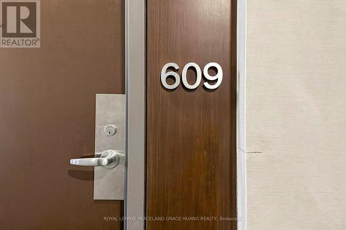 609 - 5 Rosehill Avenue, Toronto, ON - 