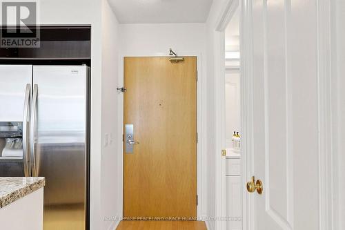 609 - 5 Rosehill Avenue, Toronto, ON - Indoor Photo Showing Kitchen