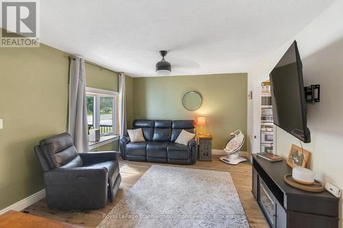 1397 Ontario Street, Cobourg, ON - Indoor Photo Showing Living Room