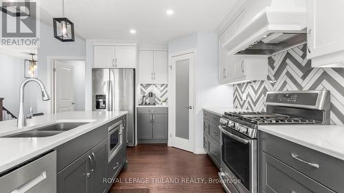 8 Melrose Court, St. Thomas, ON - Indoor Photo Showing Kitchen With Double Sink With Upgraded Kitchen