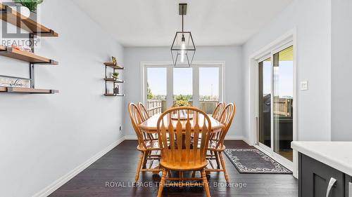 8 Melrose Court, St. Thomas, ON - Indoor Photo Showing Dining Room
