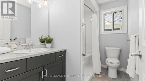 8 Melrose Court, St. Thomas, ON - Indoor Photo Showing Bathroom