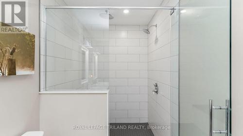 8 Melrose Court, St. Thomas, ON - Indoor Photo Showing Bathroom