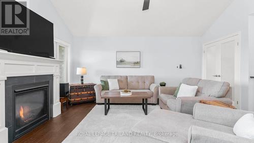 8 Melrose Court, St. Thomas, ON - Indoor Photo Showing Living Room With Fireplace
