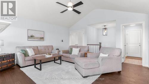 8 Melrose Court, St. Thomas, ON - Indoor Photo Showing Living Room