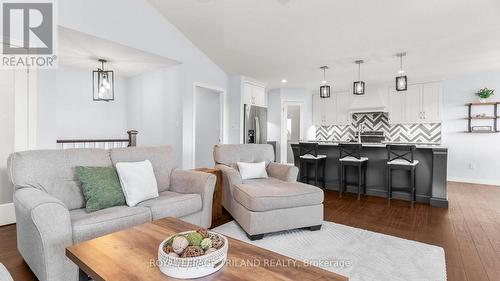 8 Melrose Court, St. Thomas, ON - Indoor Photo Showing Living Room