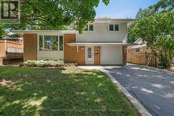 18 OSBORNE CRESCENT Oakville, ON L6H 1G1