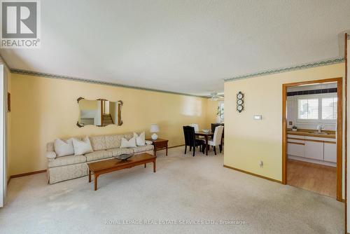 18 Osborne Crescent, Oakville, ON - Indoor Photo Showing Living Room