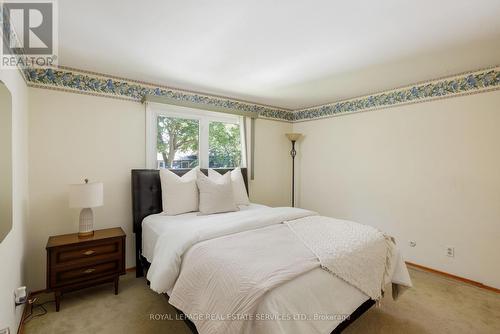 18 Osborne Crescent, Oakville, ON - Indoor Photo Showing Bedroom