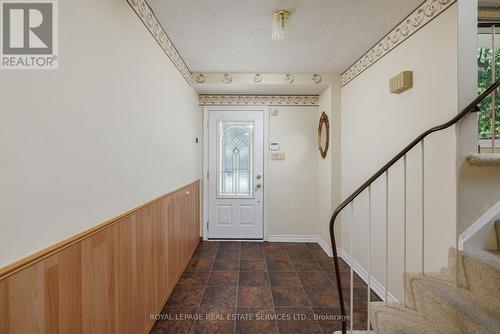 18 Osborne Crescent, Oakville, ON - Indoor Photo Showing Other Room