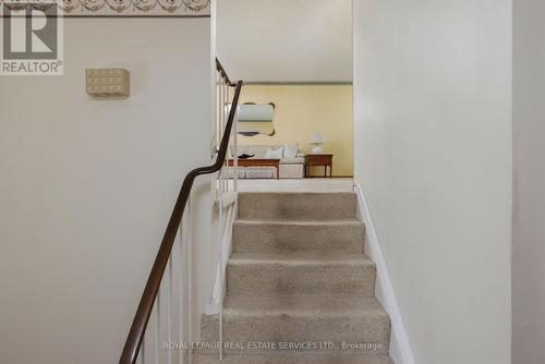 18 Osborne Crescent, Oakville, ON - Indoor Photo Showing Other Room
