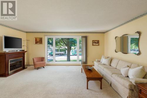 18 Osborne Crescent, Oakville, ON - Indoor Photo Showing Living Room With Fireplace