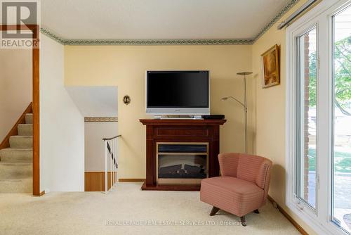 18 Osborne Crescent, Oakville, ON - Indoor With Fireplace