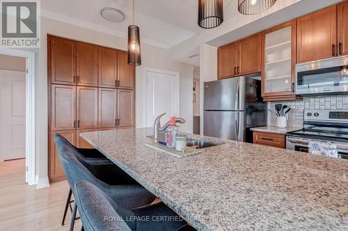 1806 - 100 John Street, Brampton, ON - Indoor Photo Showing Kitchen