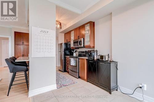 1806 - 100 John Street, Brampton, ON - Indoor Photo Showing Kitchen
