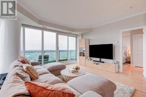 1806 - 100 John Street, Brampton, ON - Indoor Photo Showing Living Room