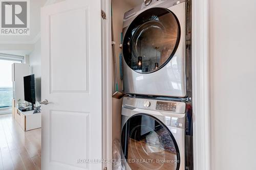 1806 - 100 John Street, Brampton, ON - Indoor Photo Showing Laundry Room