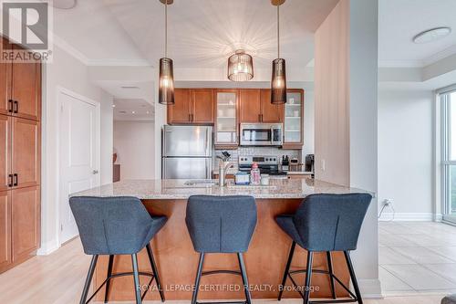 1806 - 100 John Street, Brampton, ON - Indoor Photo Showing Kitchen