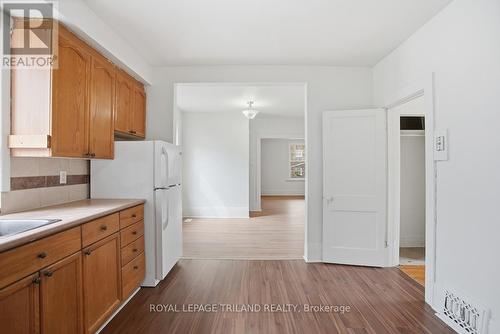 98 Cartwright Street, London East (East F), ON - Indoor Photo Showing Kitchen