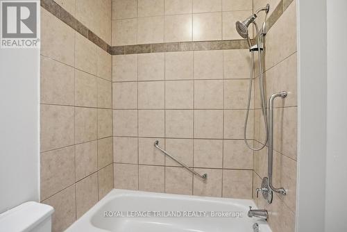 98 Cartwright Street, London East (East F), ON - Indoor Photo Showing Bathroom
