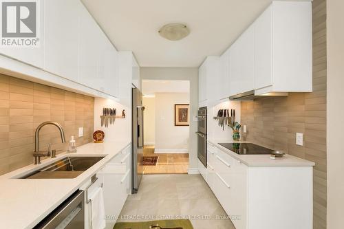 1401 - 2180 Marine Drive, Oakville, ON - Indoor Photo Showing Kitchen With Upgraded Kitchen