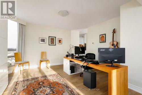 1401 - 2180 Marine Drive, Oakville, ON - Indoor Photo Showing Office