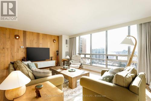 1401 - 2180 Marine Drive, Oakville, ON - Indoor Photo Showing Living Room