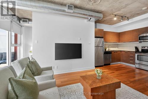 421 - 349 Mcleod Street, Ottawa, ON - Indoor Photo Showing Kitchen