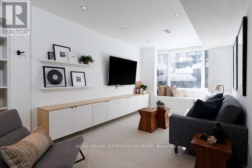 96 Summerhill Avenue, Toronto, ON - Indoor Photo Showing Living Room
