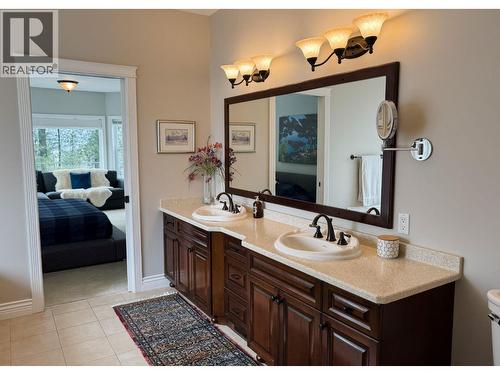 230 Prospect Drive, Grand Forks, BC - Indoor Photo Showing Bathroom